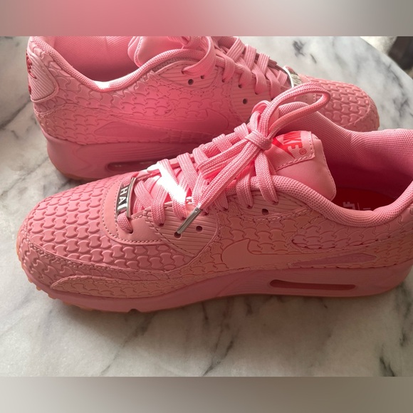 Nike Pink Women's Sneakers. Brand New, Never worn! - Picture 5 of 7